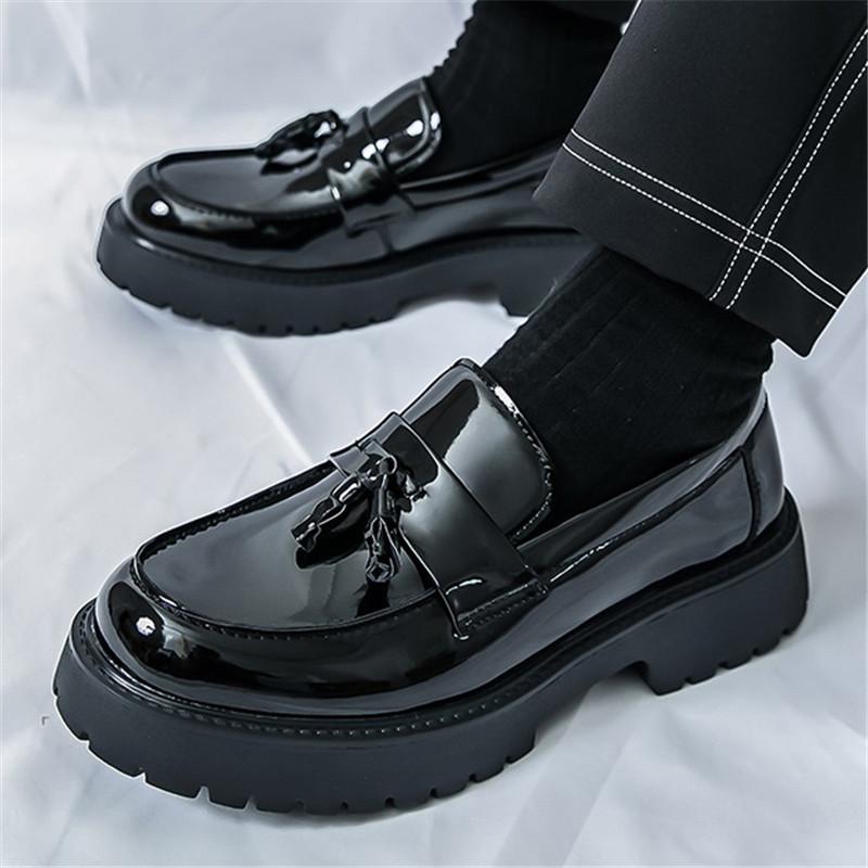 Fashion New Designer Men's Lightweight Black White Mix Tassels Loafter Height Increasing Casual Shoes Walking Sneakers Zapatos Hombre