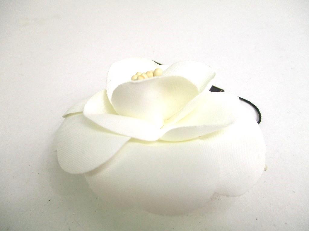 Оригинальная брошь-корсаж CHANEL Camelia White Canvas #a432, восстановленная