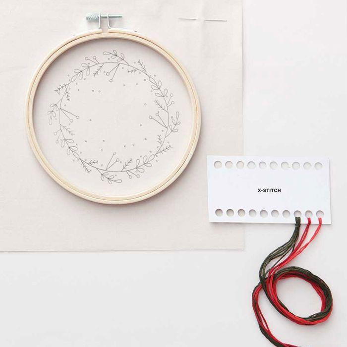 Kit broderie couronne de Noël Ø 15 cm