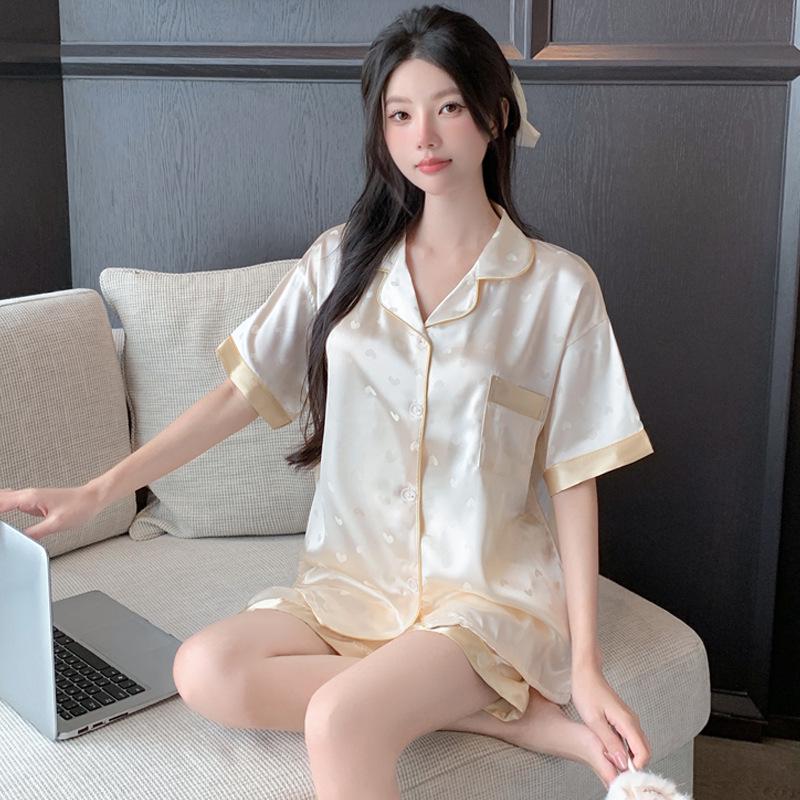 Знаменитая летняя полосатая пижама с короткими рукавами и тонкими лацканами