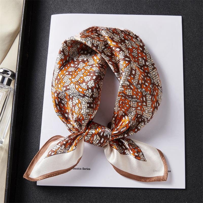 Silk silk scarf women's new mother spring and autumn scarf 111 mulberry silk thin small square scarf small scarf gift