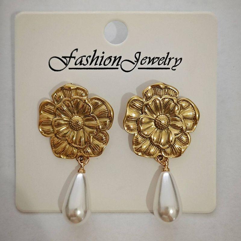 European and American Minimalist Style High-End Stainless Steel Earrings with Exaggerated Petal Geometric Shell Texture Titanium Steel Earrings