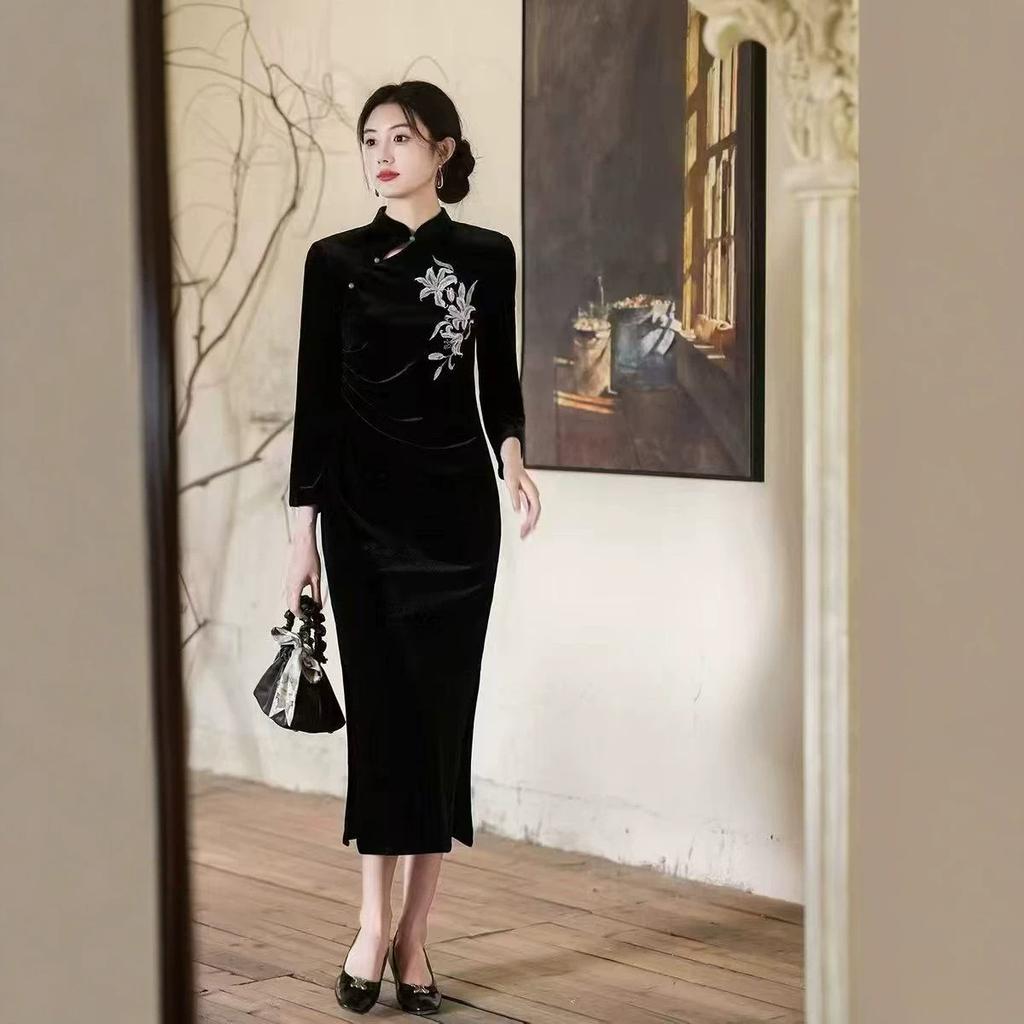 Old Shanghai cheongsam 1011 new women's long-sleeved retro velvet embroidered improved dress temperament long cheongsam