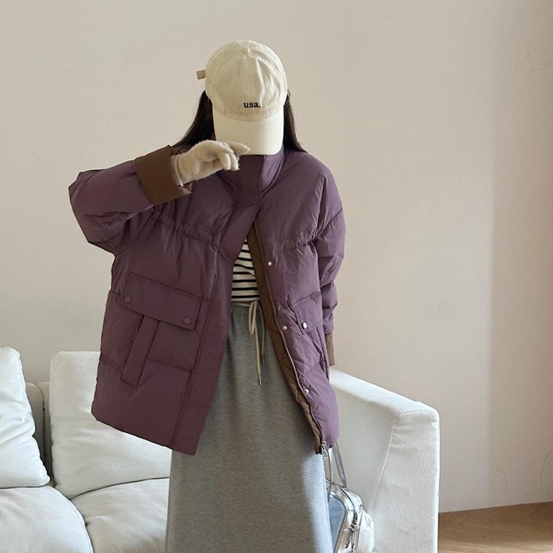 Модная контрастная короткая пуховая куртка женская 2024 зима новая стойка воротник утолщенный белый утиный пух рукав с отворотом теплая куртка большой размер