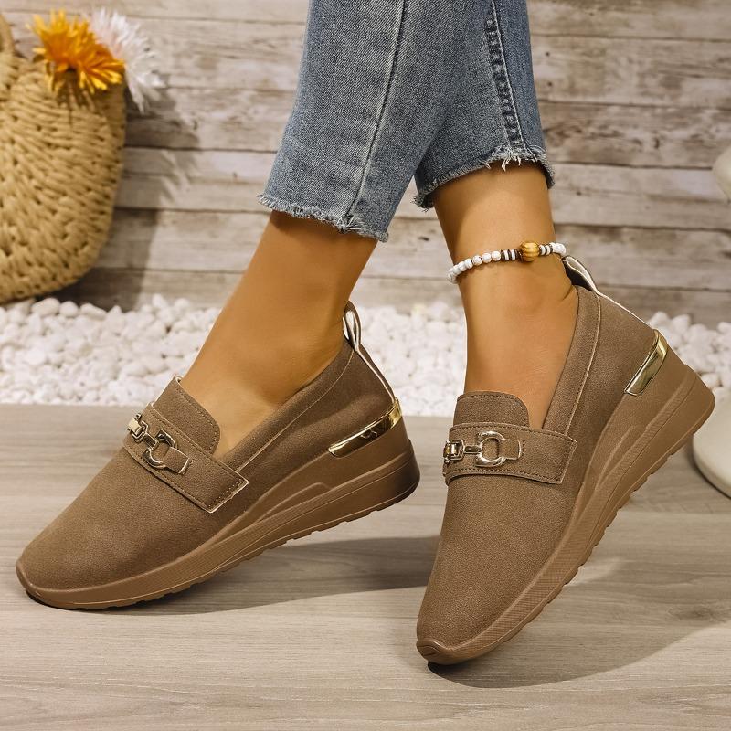 Новые повседневные туфли-лодочки большого размера с круглым носком, металлической пряжкой и на танкетке