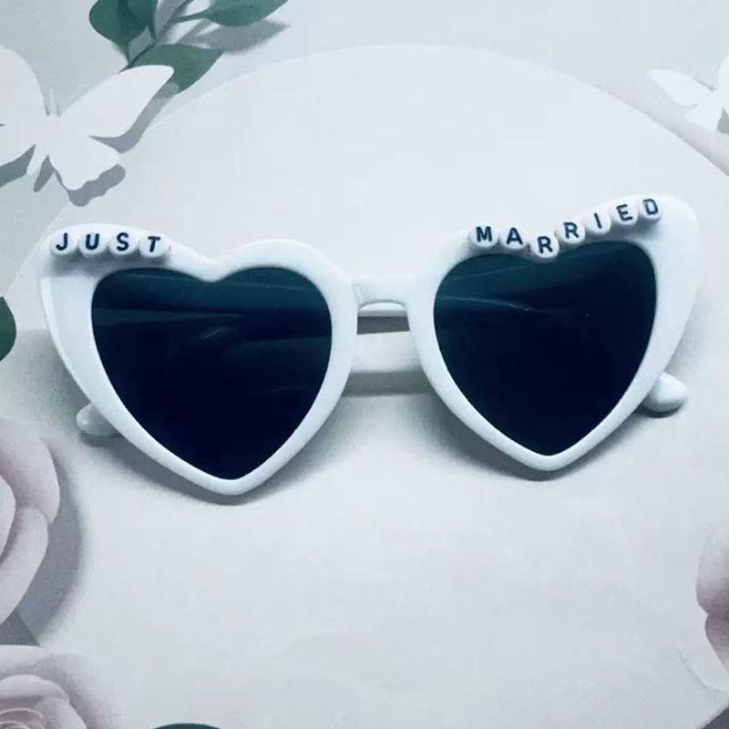 Солнцезащитные очки 'Just Married' с жемчужным сердцем для девичника 'Cross Bride'