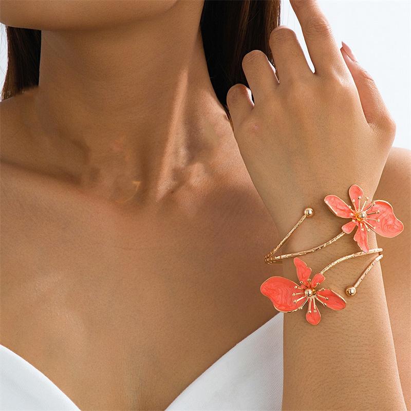Vintage Elegant Gold Color Floral Arm Cuff Bangle for Women Trendy Adjustable Spiral Upper Arm Bracelet Summer Beach Jewelry