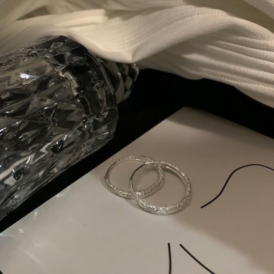 1 пара женских сережек Huggie с мерцающей поверхностью, легкие, геометрические, маленькие серьги для