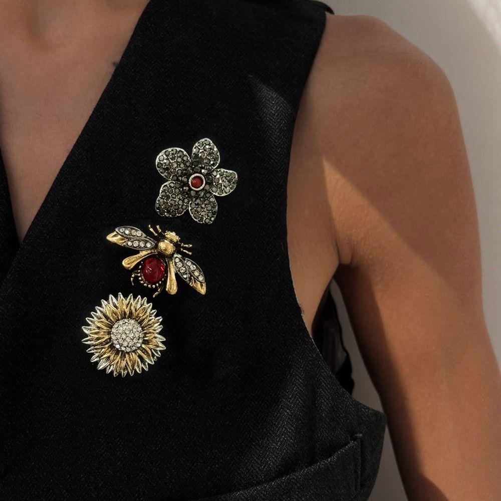 Star Rhinestone Insect Brooch Set Vintage Corsage Ornament Clothing Accessories Metal Pin Women