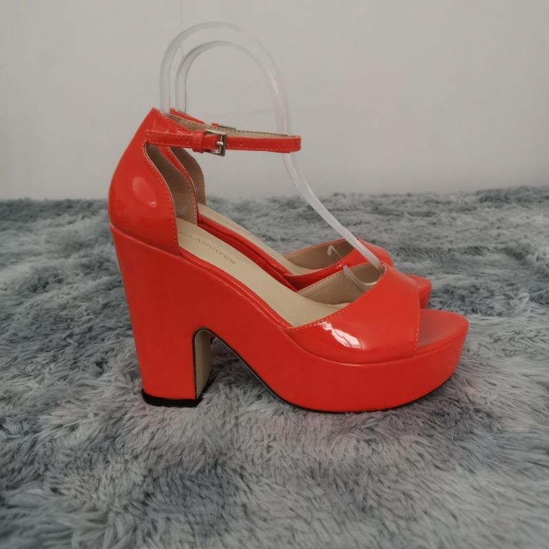 Женские сандалии, летние пикантные сандалии из флока на платформе с открытым носком и пряжкой на ремешке, черные вечерние красные свадебные туфли на высоком каблуке