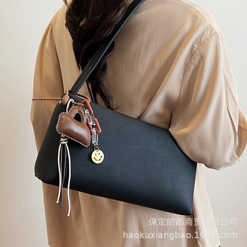 Сумка под мышкой женская 2025 новая сумка-мессенджер с высоким чувством популярная повседневная универсальная сумка через плечо осень-зима сумка-багет