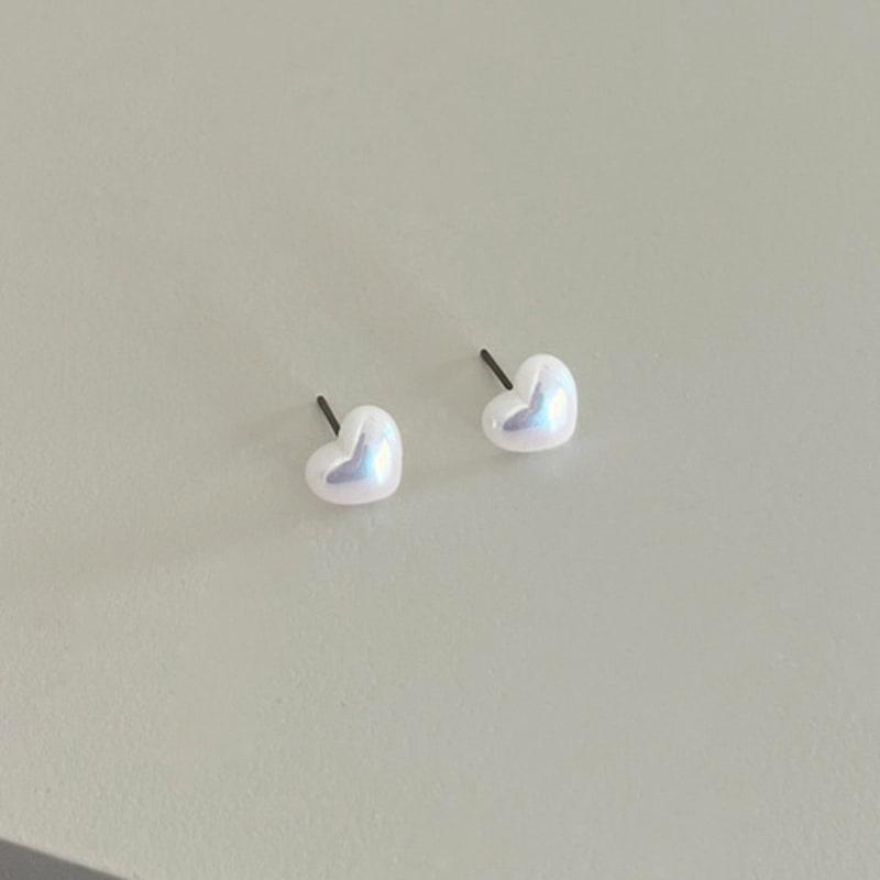 FANTASTIC PLANET mini pearl heart earrings