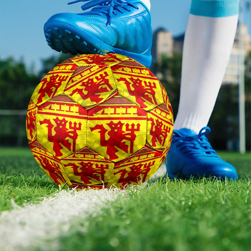 Футбольный мяч Manchester United F.C. Размер 5, из износостойкого ПУ, для матчевых тренировок и ежедневной практики, Подарок на день рождения для футбольных фанатов