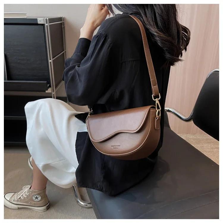 24 Small Leather Saddle Armpit Bags for Women Summer Chain Shoulder Crossbody Bag Ladies Vintage Underarm Handbags Handbag