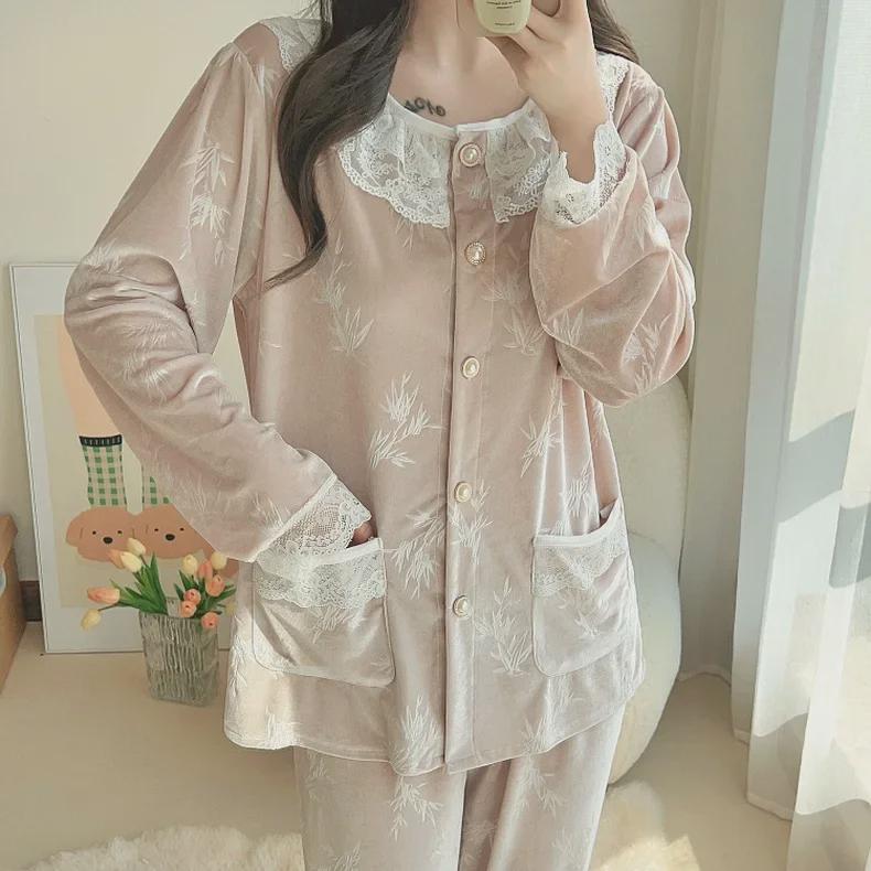 Princess-Style Gold Velvet Pajamas for Women: Warm, Long Sleeve, Lace-Trimmed, Perfect for Autumn and Winter Lounging.