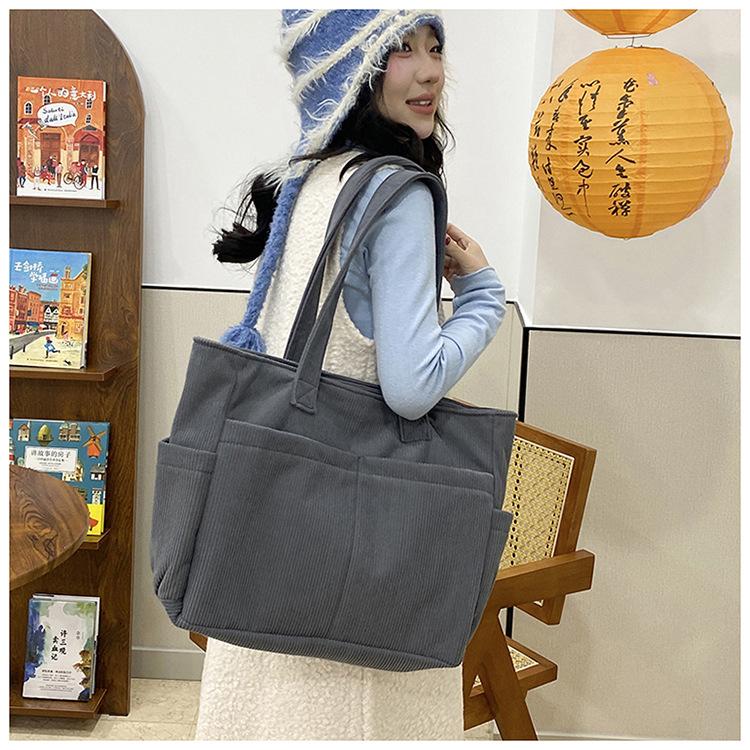 Вельветовая сумка-тоут в стиле ретро - многокарманная, вместительная сумка.