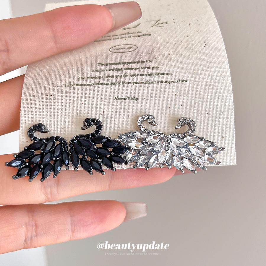 Silver Needle Diamond Swan Stud Earrings - Luxurious, Exquisite and Fashionable for Women