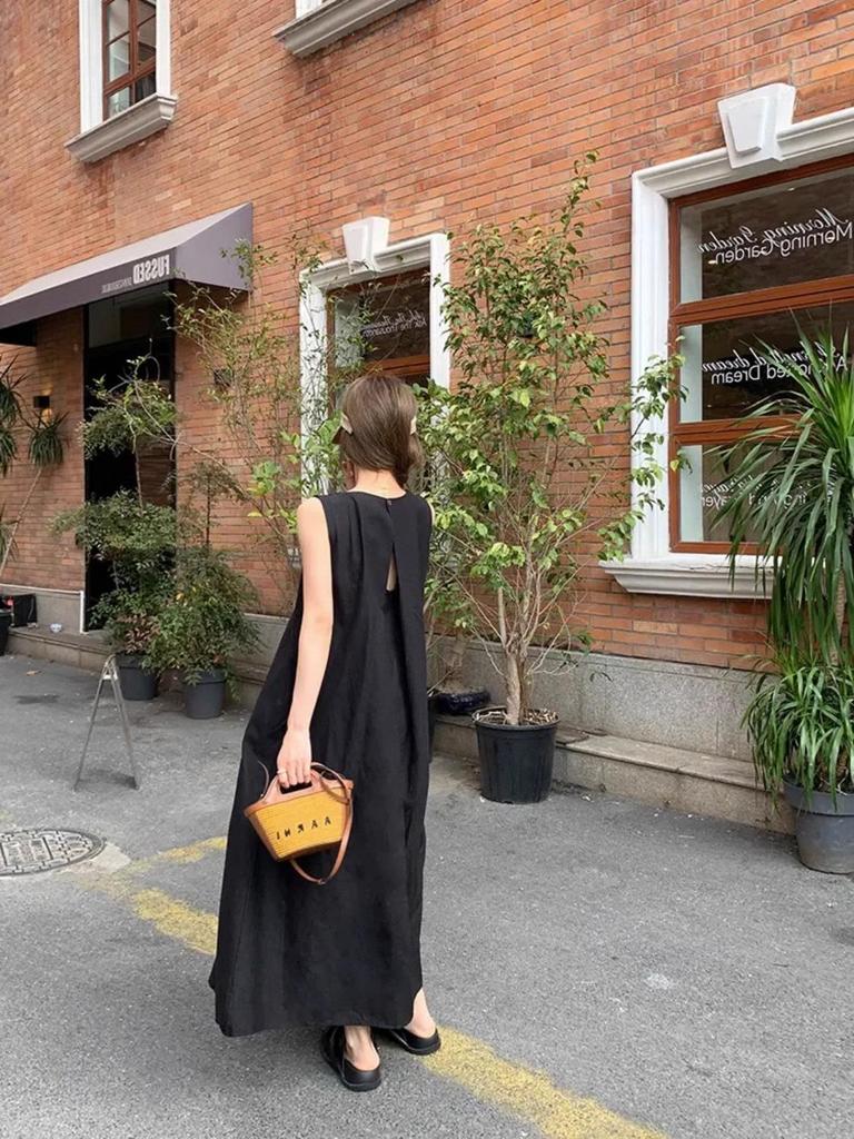 Летнее платье-жилет без рукавов в корейском стиле - дизайн во французском стиле с простым длинным силуэтом и круглым вырезом и вырезом сзади