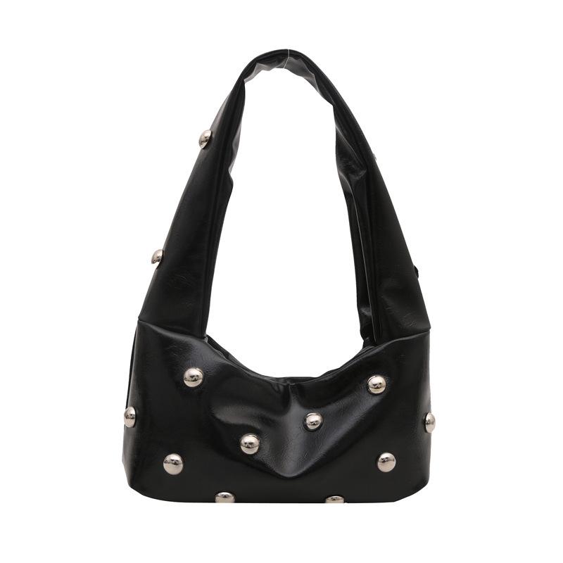 Сумка-подмышка интернет-знаменитости женская 2025 новая корейская версия модной нишевой сумки через плечо, персонализированные заклепки, ручная сумка-пельмень из искусственной кожи