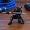Офисный Настольный Аксессуар 3D Печатный Держатель для Ручек в Виде Ниндзя, Уникальная Фигурка, Креативная Декоративная Чашка, Настольный Органайзер, Декор Поделка для Хранения, Элегантный Держатель