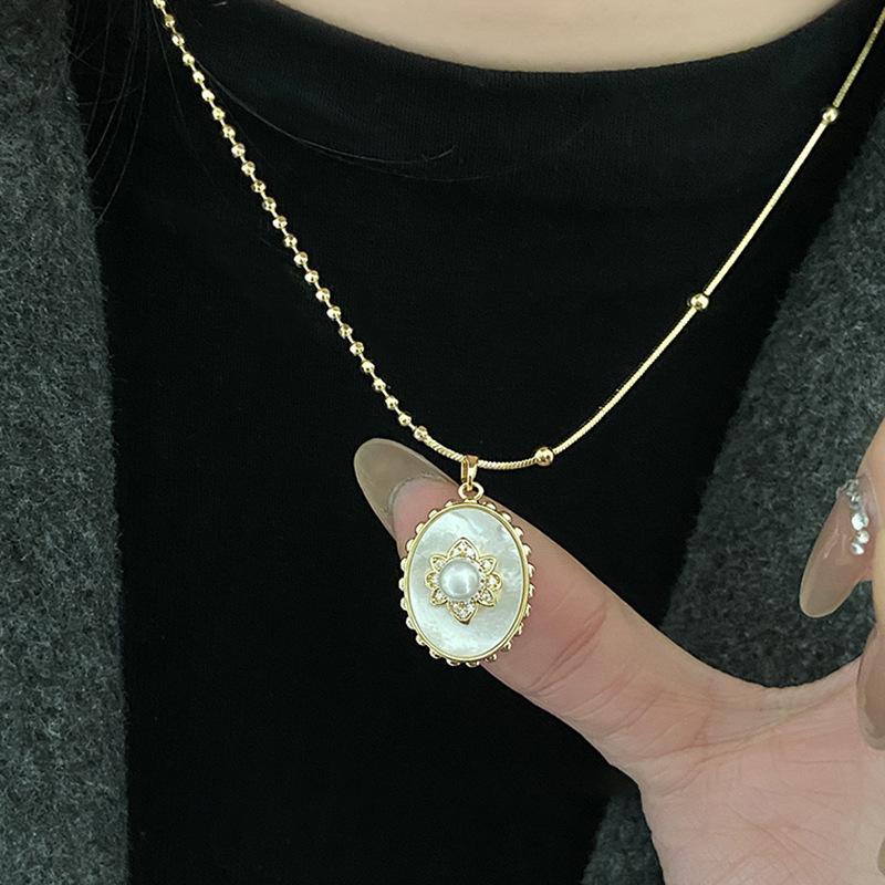 Fritillary Pearl Oval Pendant Necklace Fashion Versatile Clavicle Chain Light Luxury Temperament Necklace Women