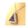Pierres et Minéraux. Collier Rubis brut. Modèle triangle.