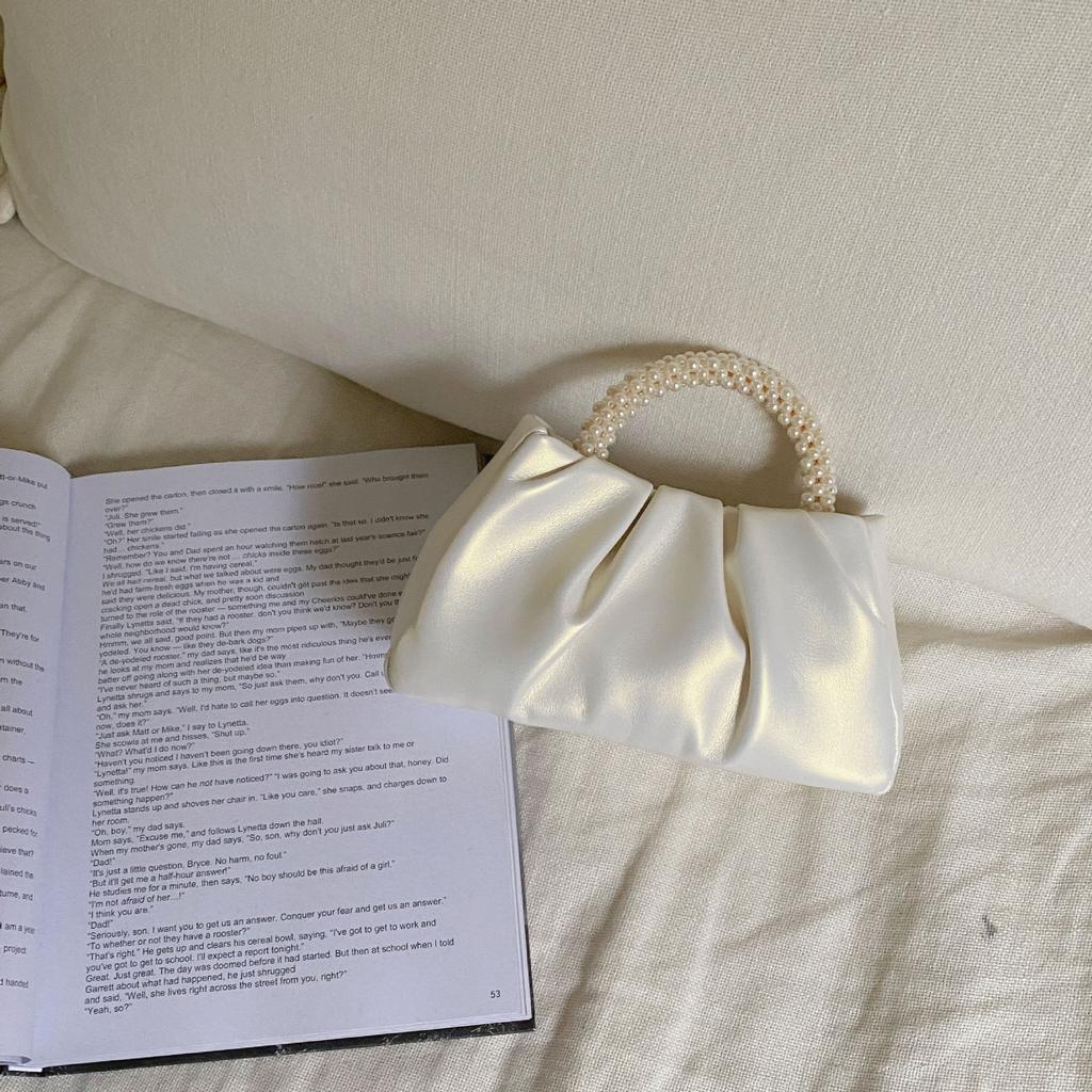 Сумка Pearl Wrist Cloud Bag Niche Design Temperament High-end Pearl White Pleated Small Bag Crossbody Bag Women