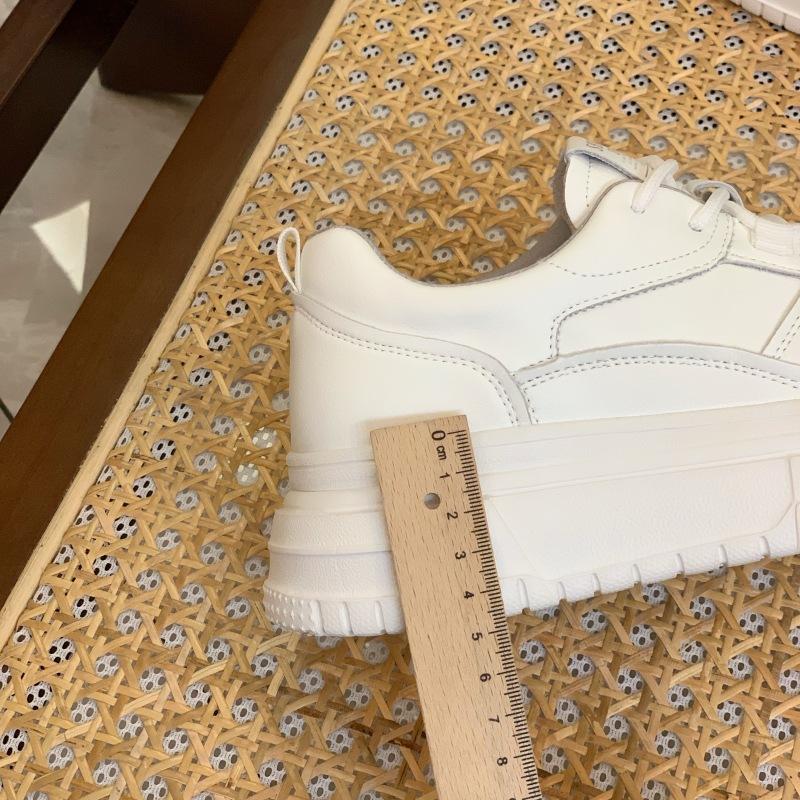 Маленькие белые туфли из натуральной кожи, женские весенние новые маленькие повседневные спортивные туфли с толстой подошвой и увеличенной подошвой