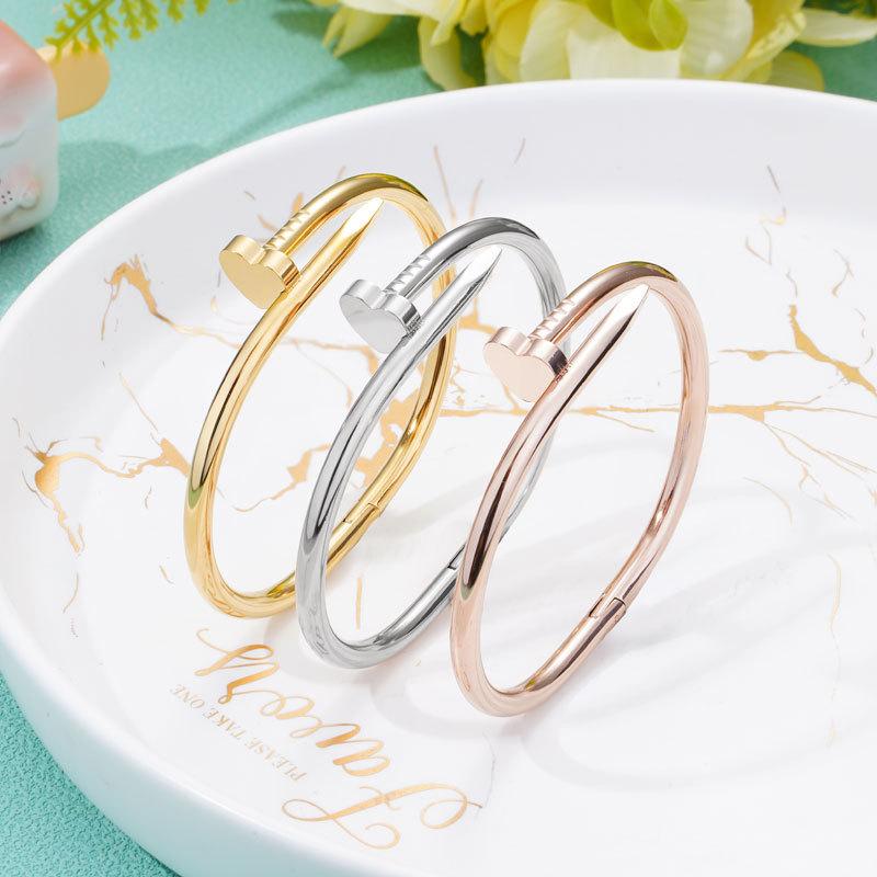 Light Luxury V Titanium Steel High-end Love Women's Trendy Fashion Bracelet
