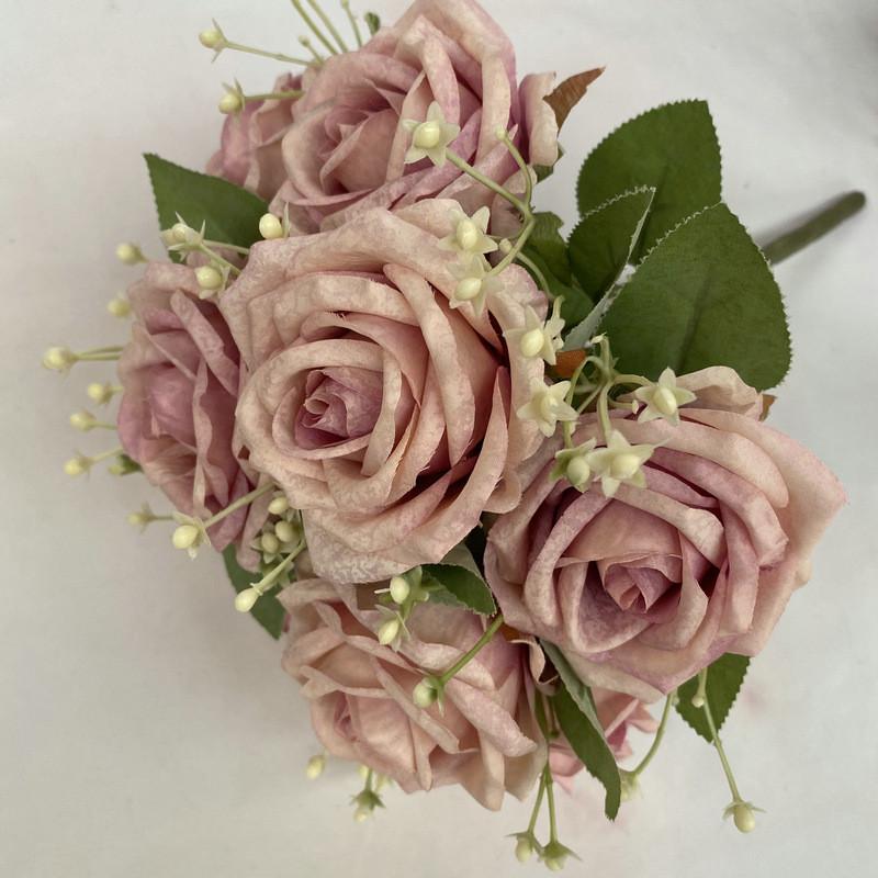 Искусственная композиция с розами в вазе для свадебной фотосъемки и оформления мероприятий