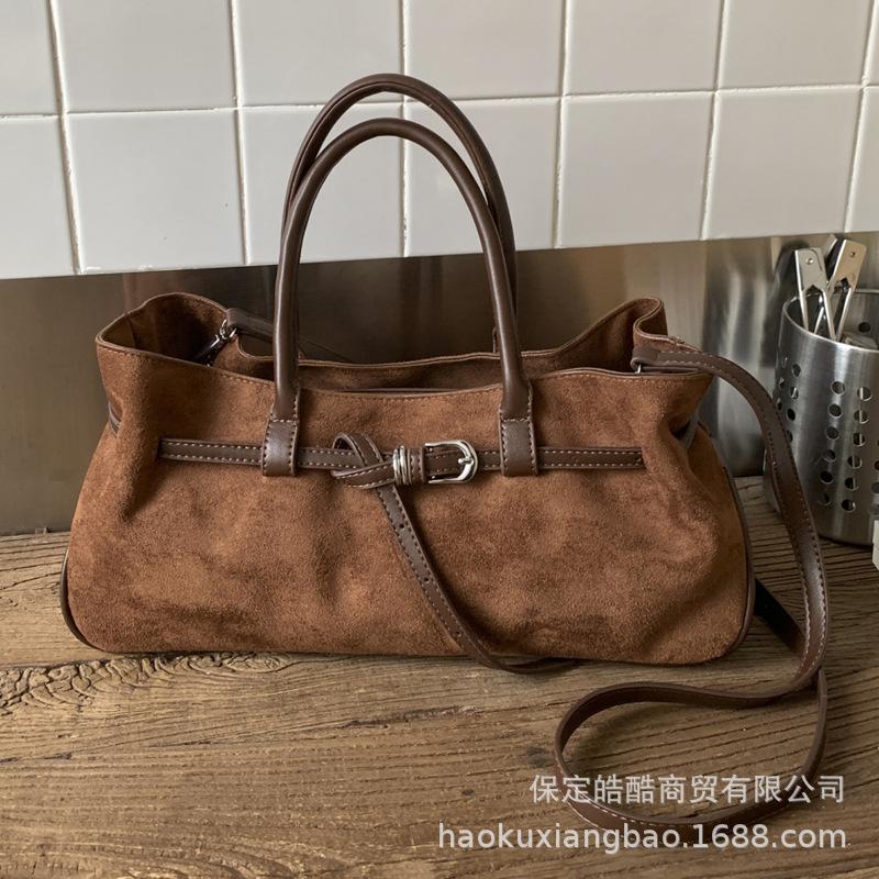 Маленькая матовая ретро-сумка женская осень-зима 2025 новая нишевая дизайнерская сумка-мессенджер популярная в инстаграме портативная сумка-тоут