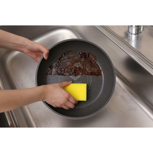 IRIS OHYAMA 6-Piece Frying Pan and Pot Set, Gas/Induction Compatible, Lightweight, Easy To Clean, Diamond-Coated Pan with Removable Handles, White/Mar