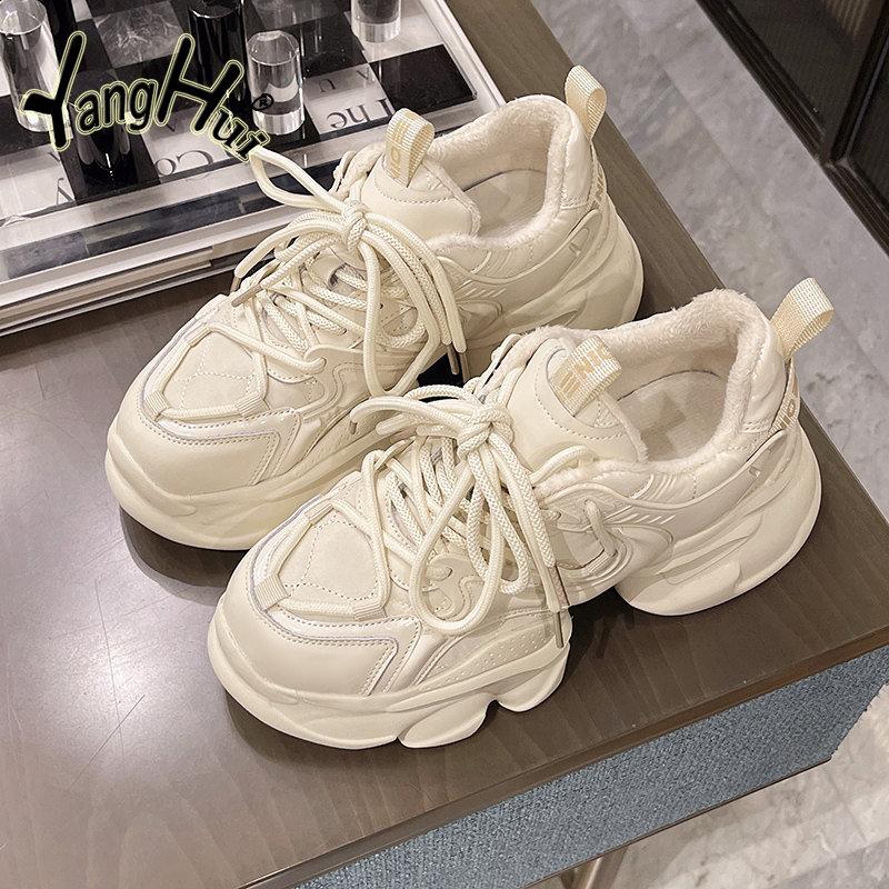 Уличный стиль, толстая подошва, увеличивающая противоскользящие удобные спортивные туфли 2024 года, модные простые универсальные однотонные кроссовки на осень