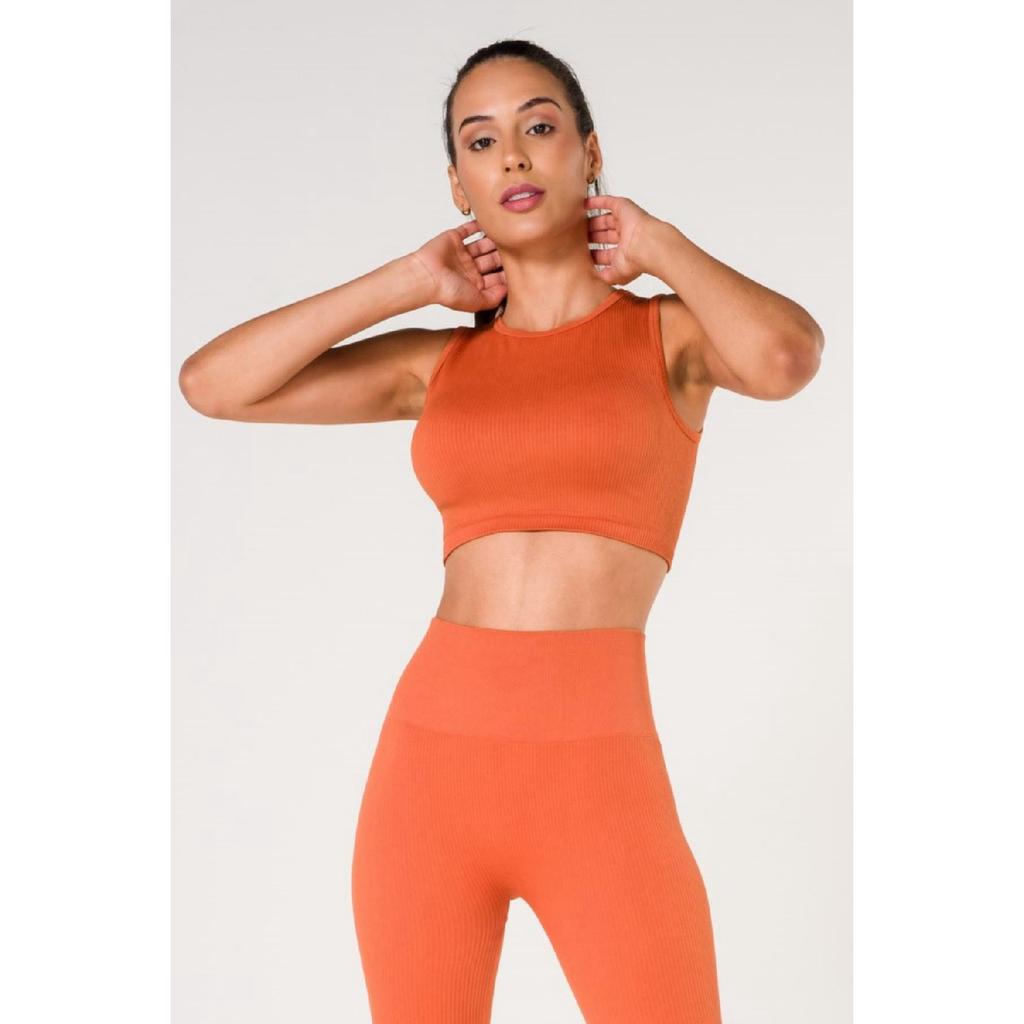 Бесшовный спортивный бюстгальтер в рубчик