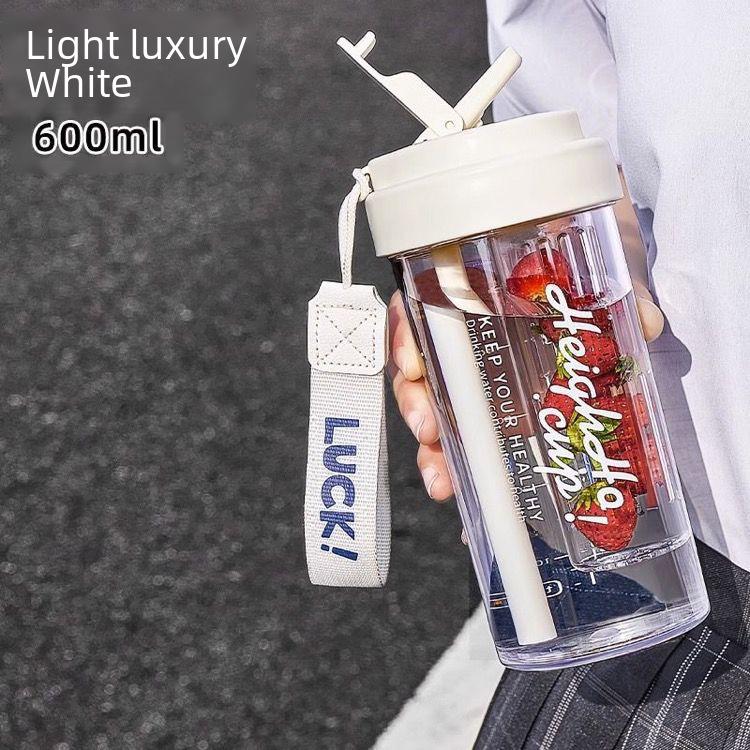 «Стильная женская кружка для воды 2023 года с ситечком для чая и трубочкой — большая емкость, незаменимый летний предмет и модный фаворит в Интернете»