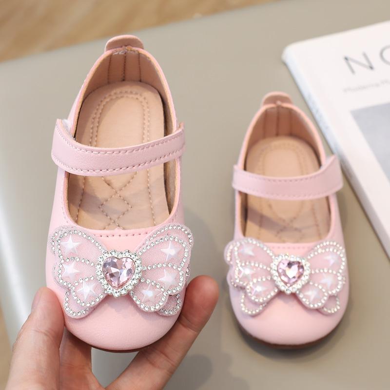 Кожаные туфли для маленьких девочек, милые детские повседневные балетки принцессы для свадебной вечеринки, со стразами, бабочкой, кристаллами, сердечком, модные, новые, мягкие