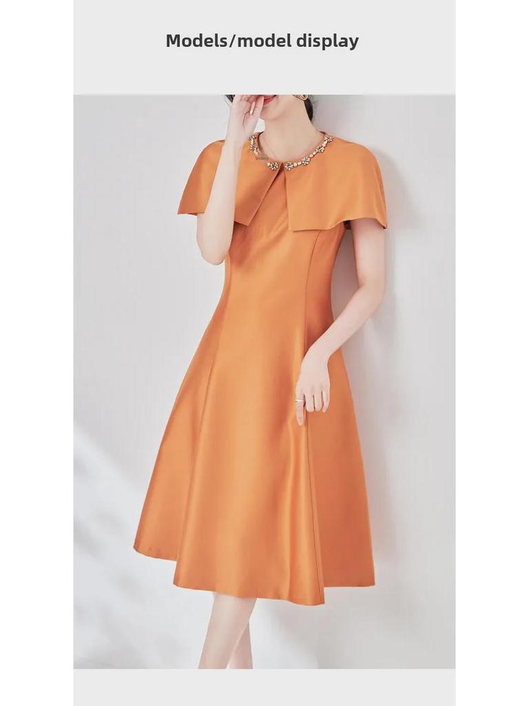 Высококачественное платье-накидка без рукавов с отделкой в виде бриллиантовых гвоздей