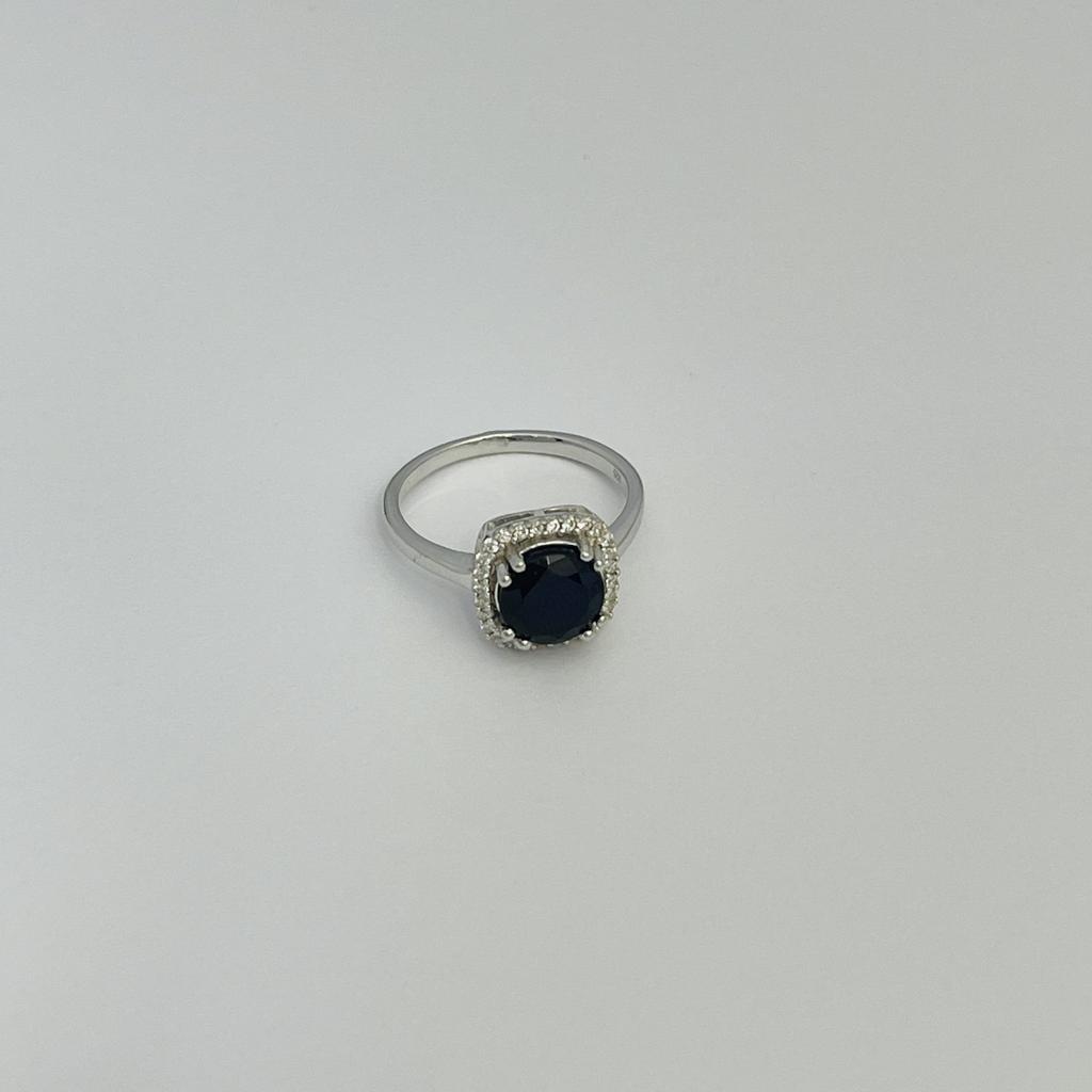 Серебряное кольцо с натуральным сапфиром 2.874ct, фианитами (2119982)