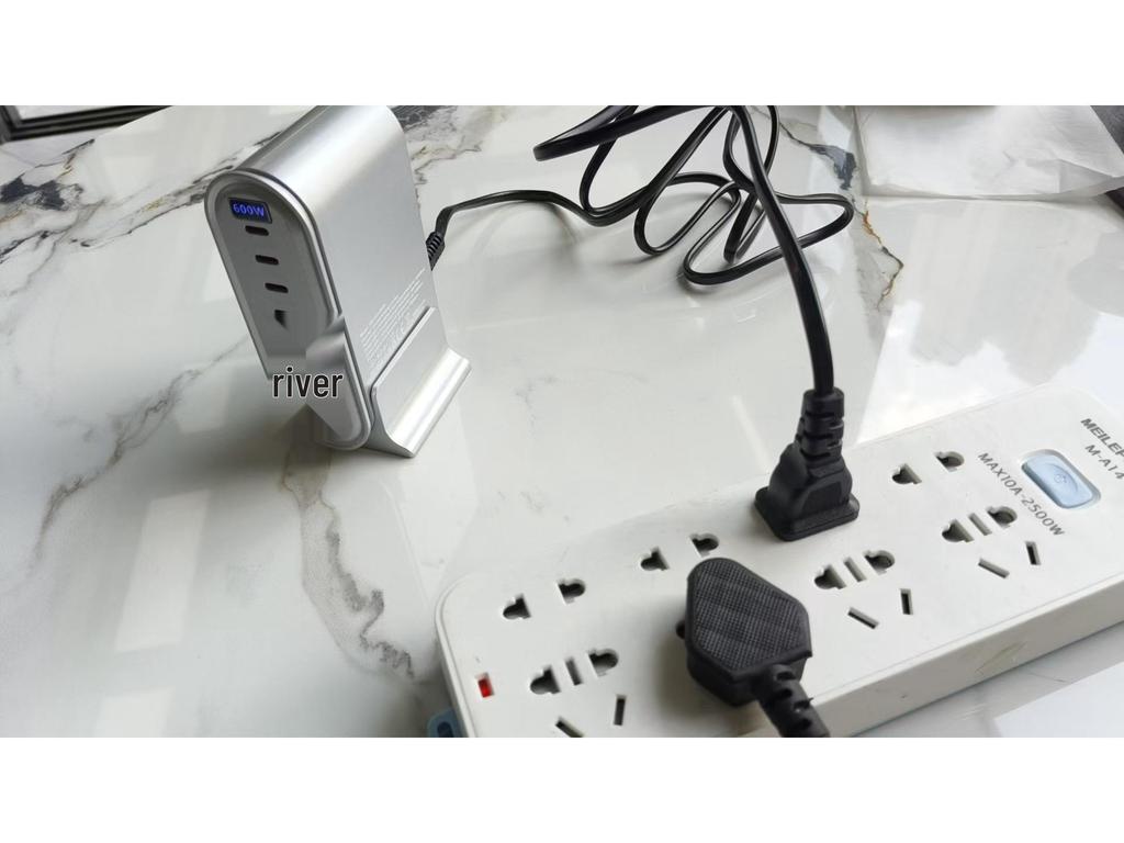 Многопортовый USB-зарядник на нитриде галлия PD140W: Настольное зарядное устройство 600 Вт с быстрой зарядкой 140 Вт для мобильных телефонов