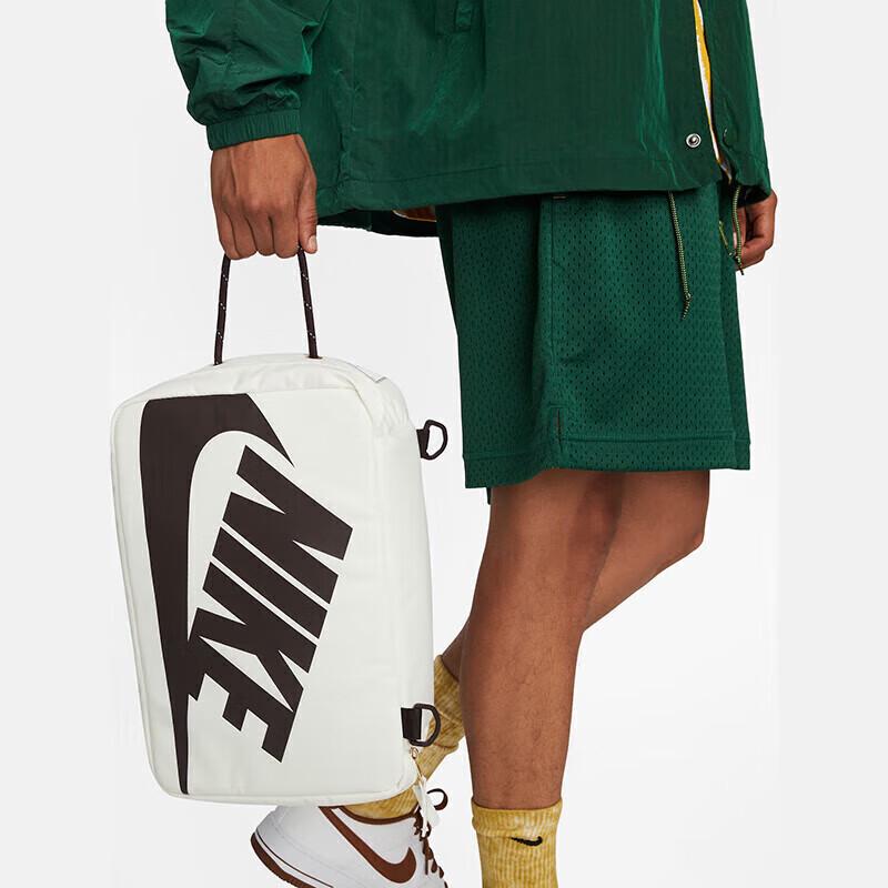 Nike Сумка-кроссбоди в виде коробки для обуви