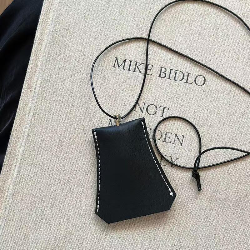 Прочные чехлы для очков Прочные подвесные чехлы для очков в форме полумесяца Защита от потери Длинный кожаный зажим для солнцезащитных очков Многофункциональный зажим