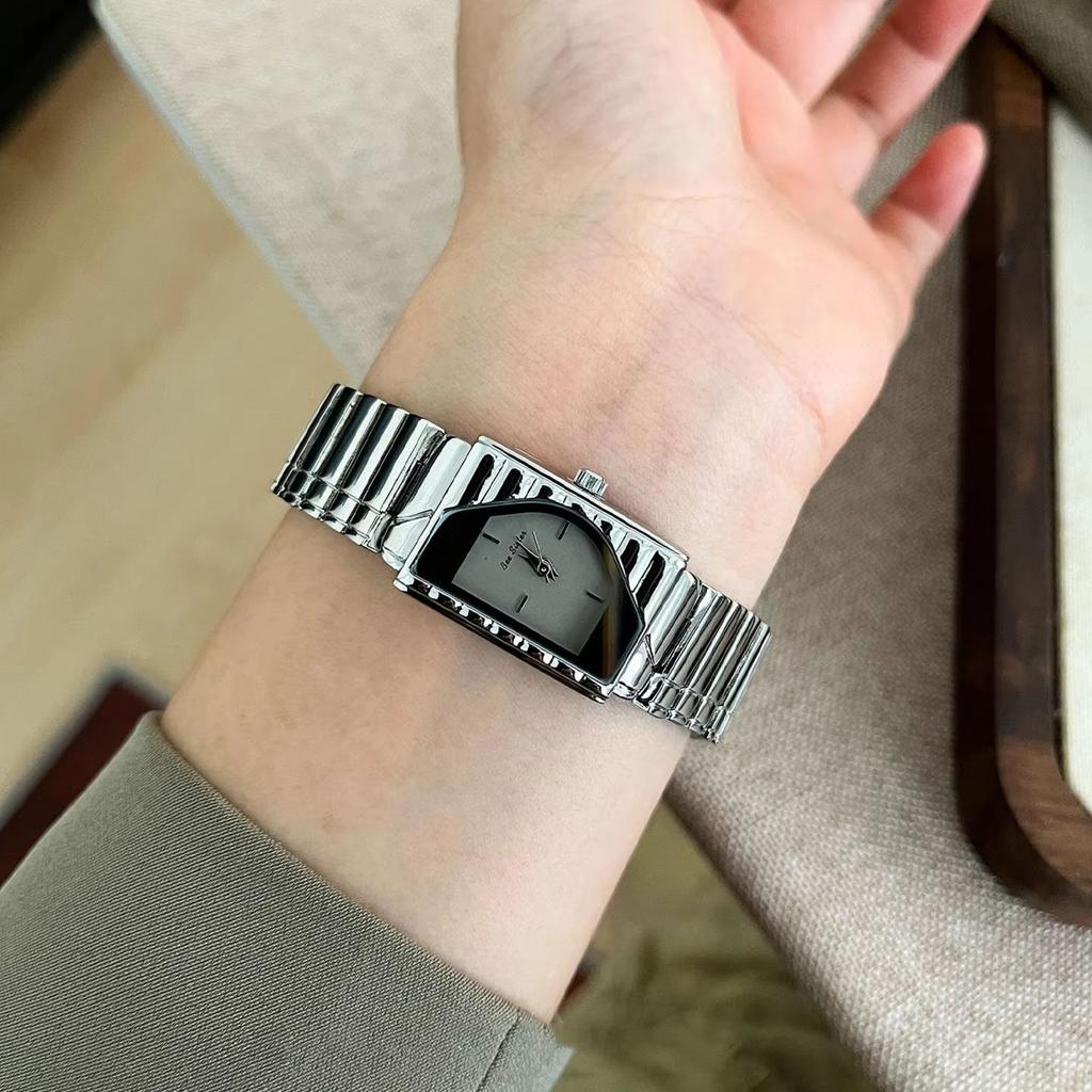 Vintage Women's Watches Quartz Wristwatch Luxury Minimalist Irregular Square Ladies Dress Watch Elegant Retro Female Clock Gift
