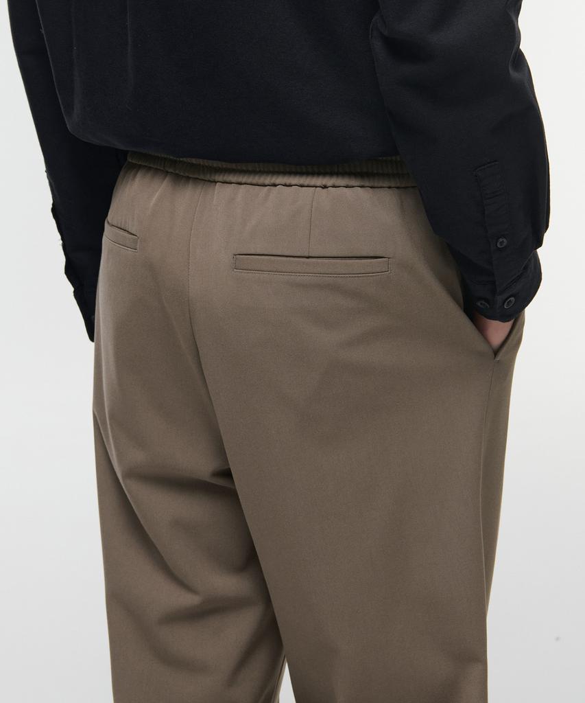 MUSINSA STANDARD One-Pleat Wide Elastic Waist Slacks [Dusty Beige]