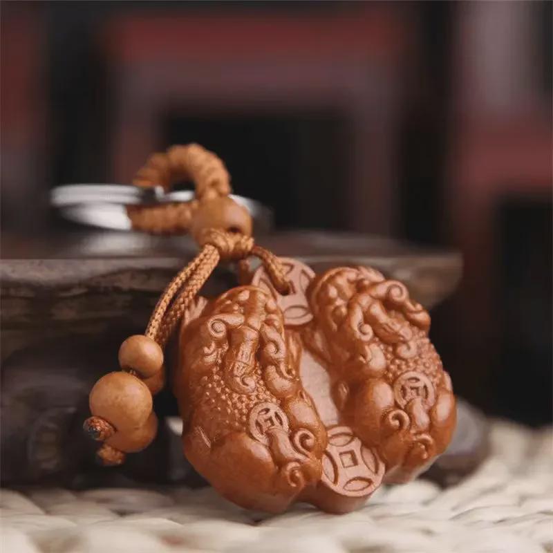 Брелок Pixiu из персикового дерева, дизайн Double Pixiu, автомобильный брелок унисекс, подвеска Lucky Retro