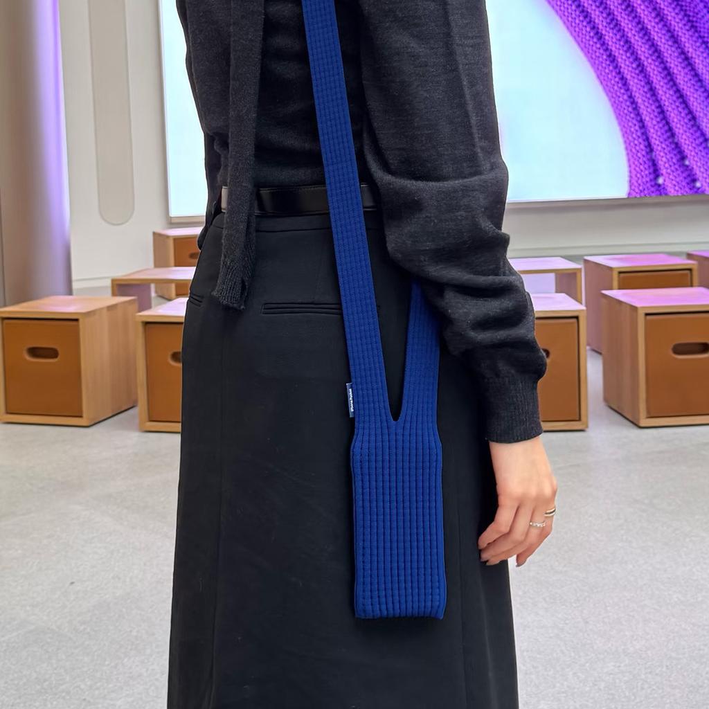 Креативная осенне-зимняя вязаная сумка для мобильного телефона, ручная фиксация, одноплечевая мини-сумка для мобильного телефона 2025 года.