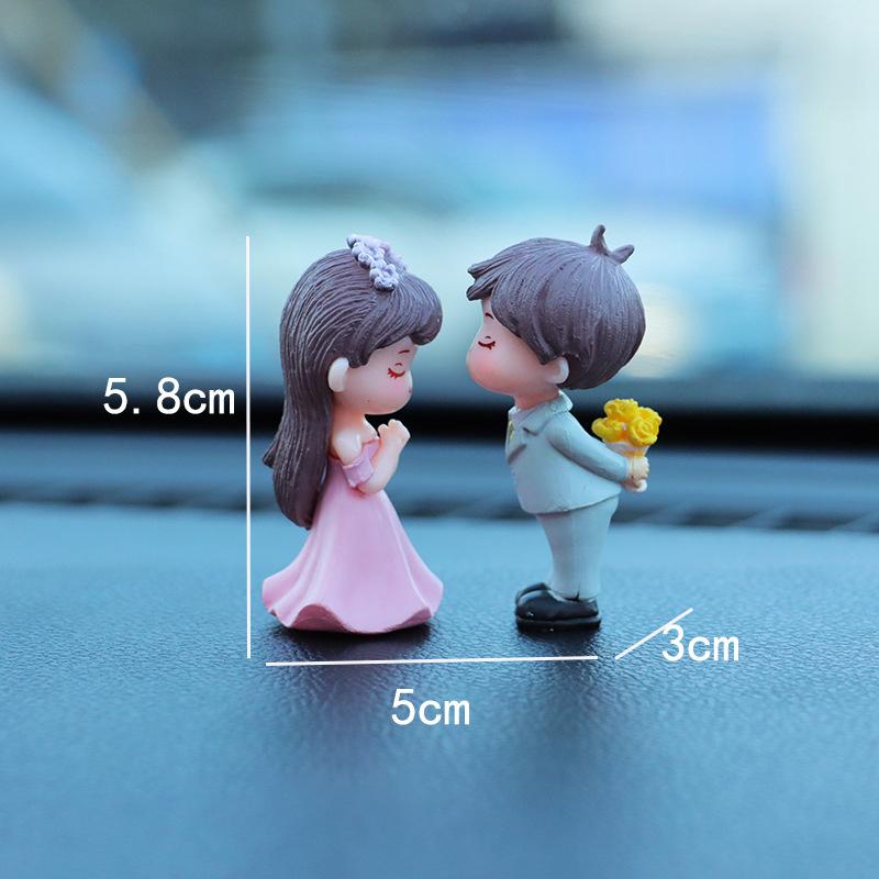 Украшения для автомобиля Милые мультяшные пары Фигурки Фигурки Украшения в виде воздушных шаров Аксессуары для интерьера автомобиля для приборной панели Подарки для девочек