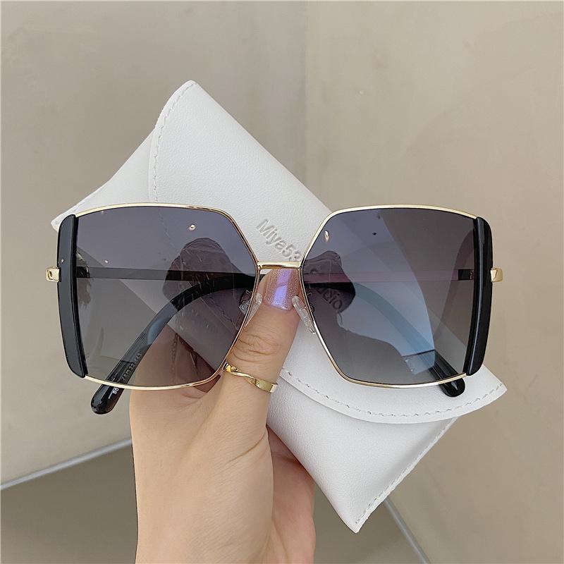 New Fashion Lady Oversize Square Sunglasses Women Glasses Luxurious Sun Glasses Female UV400