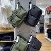 Унисекс сумка кроссбоди с несколькими отделениями. Прочный, машинная стирка, нейлон. Идеально для поездок на работу и путешествий. Военно-зеленый и черный.