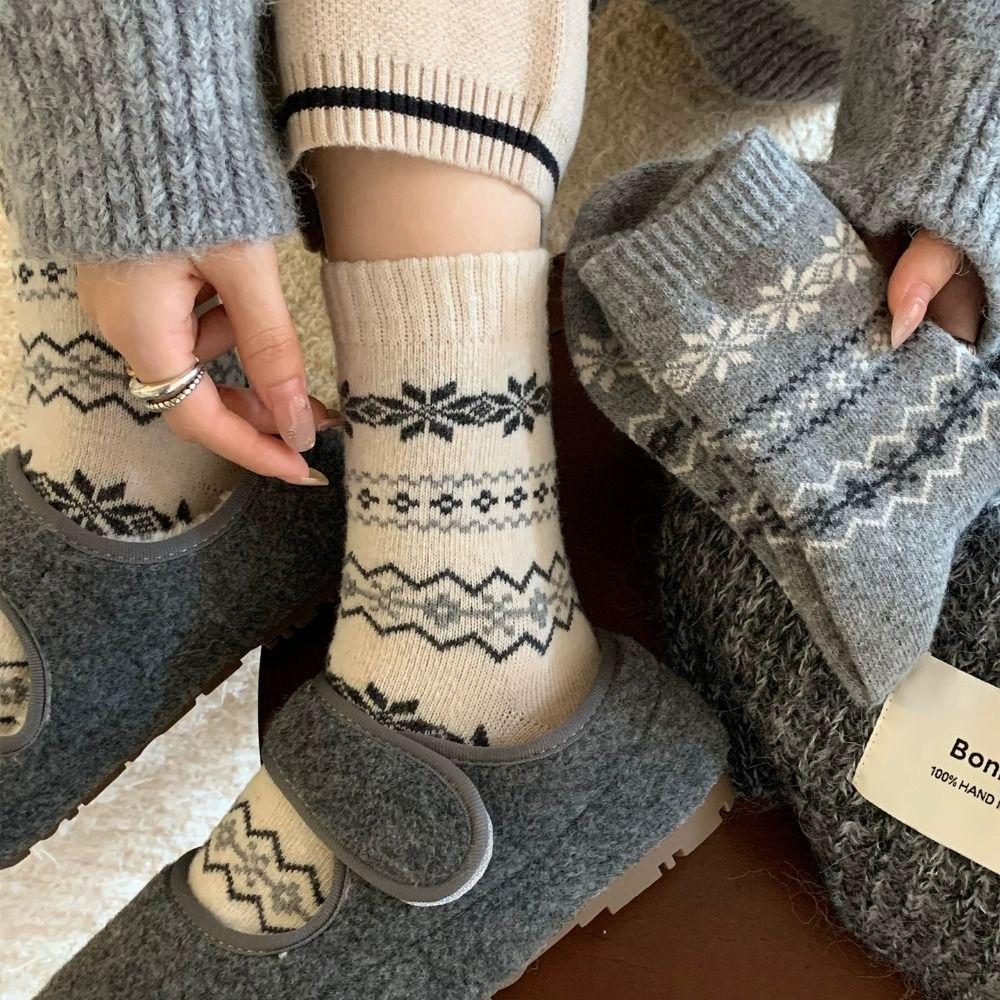 Polyester Fall Winter Crew Socks Warm Snowflake Pattern Socks Ethnic Mid Calf Socks  For Women