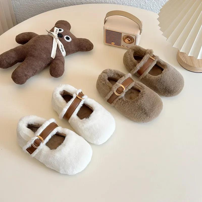 2024 Детские плюшевые ботинки для девочек Зима Новая мода Корейский стиль Мягкая подошва Противоскользящие Универсальные Шикарные Теплые кожаные ботинки